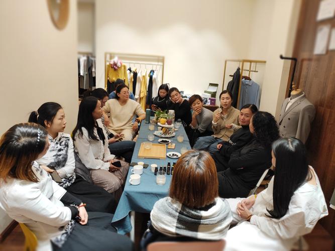薛丹青,公司經(jīng)營范圍包括:企業(yè)信息咨詢服務(wù);企業(yè)形象策劃
